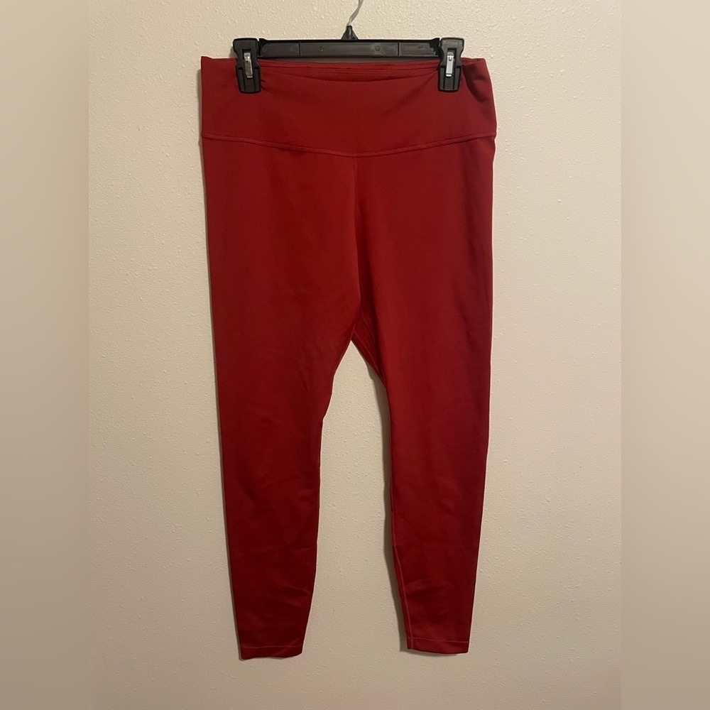 Nike dri-fit dark red leggings. Only worn once, cute leggings, fabulous color!